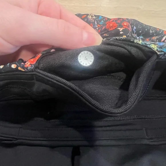 Lululemon Athletica Black and Multicolor Leggings Floral Size 4 - Picture 2 of 4